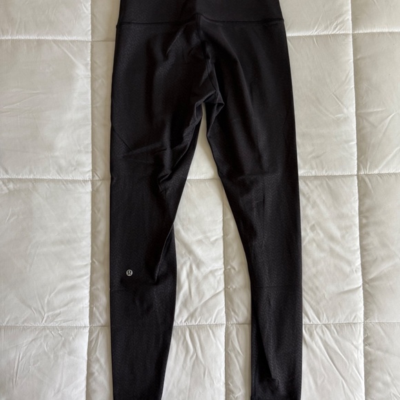 Lululemon Wunder Train 28” - Like New - Picture 3 of 4